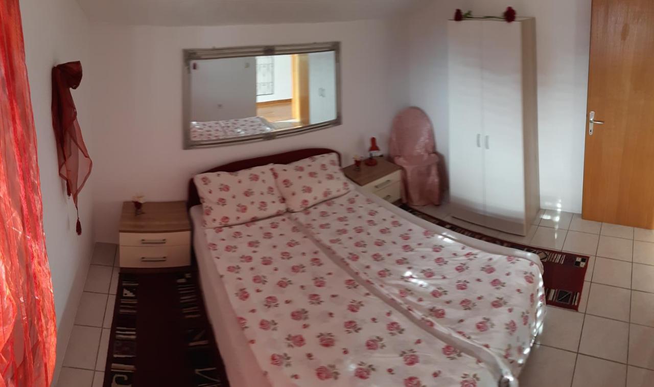 Apartments Maltasic Vir Eksteriør bilde