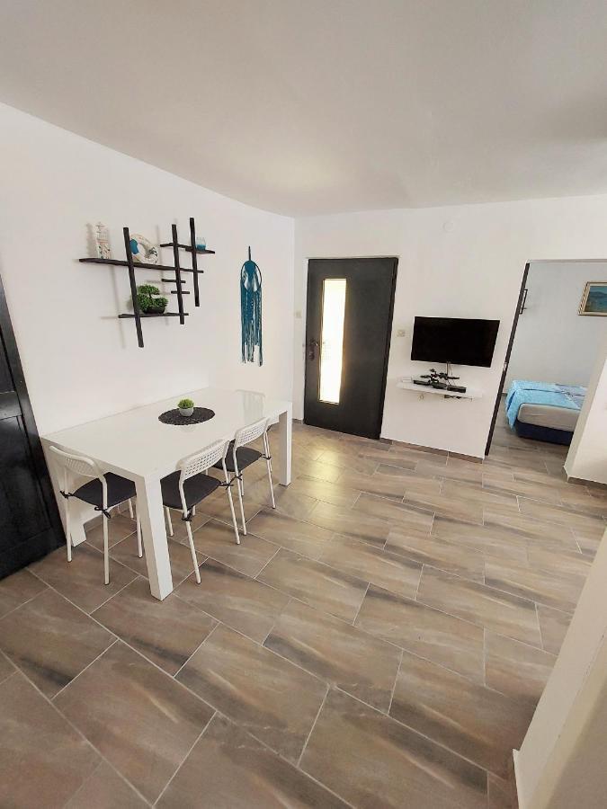 Apartments Maltasic Vir Eksteriør bilde