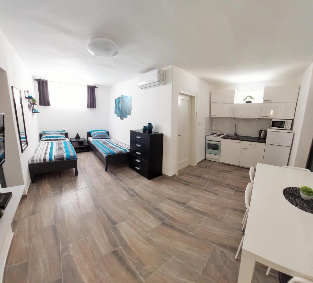 Apartments Maltasic Vir Eksteriør bilde